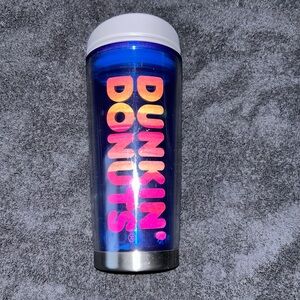 Dunkin’ Donuts cup with lid does not have a straw but new